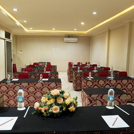 Hotel Indah Palace Джокьякарта Экстерьер фото