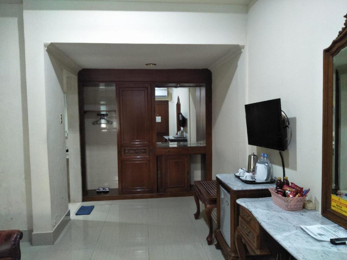 Hotel Indah Palace Джокьякарта Экстерьер фото