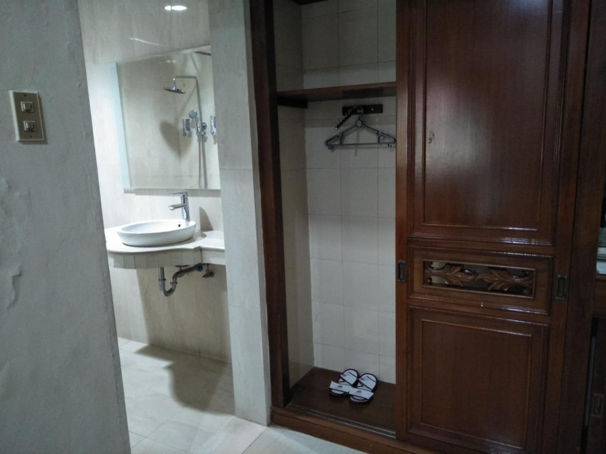 Hotel Indah Palace Джокьякарта Экстерьер фото
