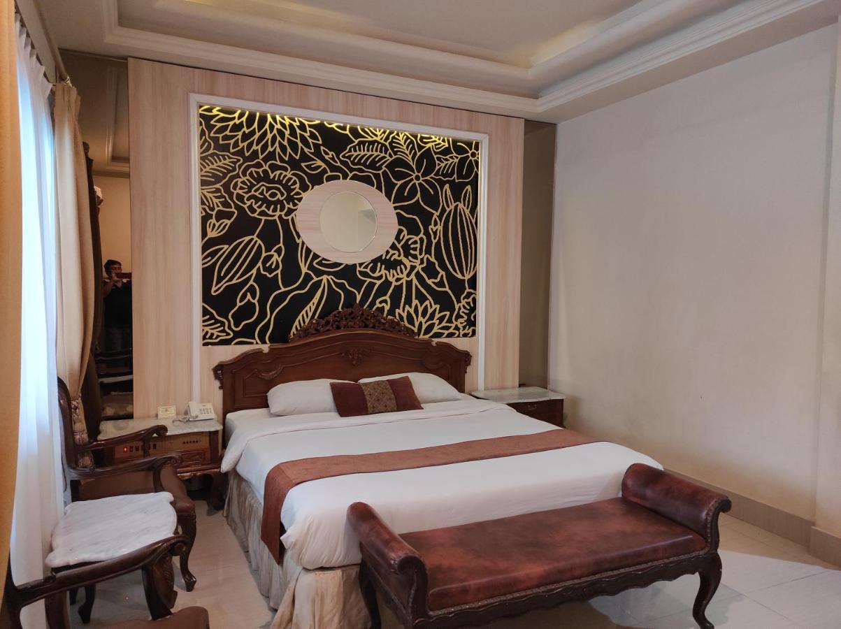 Hotel Indah Palace Джокьякарта Экстерьер фото