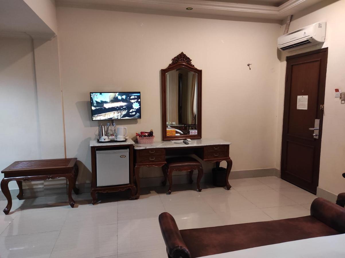 Hotel Indah Palace Джокьякарта Экстерьер фото
