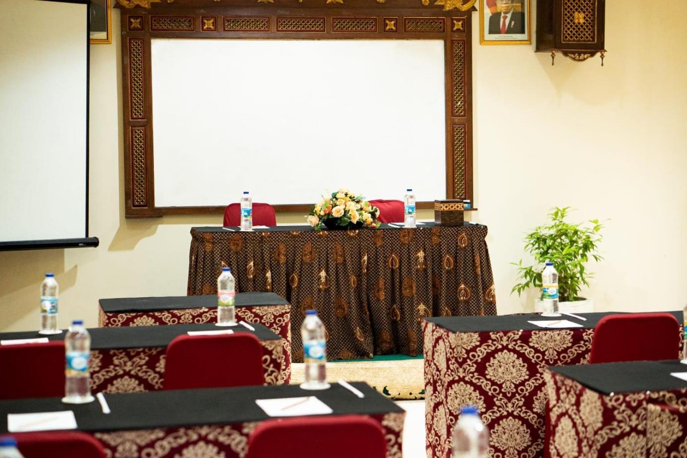 Hotel Indah Palace Джокьякарта Экстерьер фото