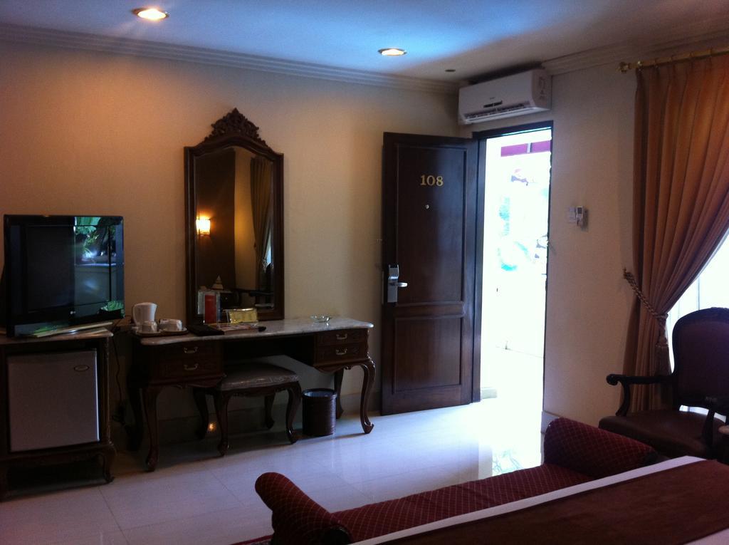 Hotel Indah Palace Джокьякарта Экстерьер фото