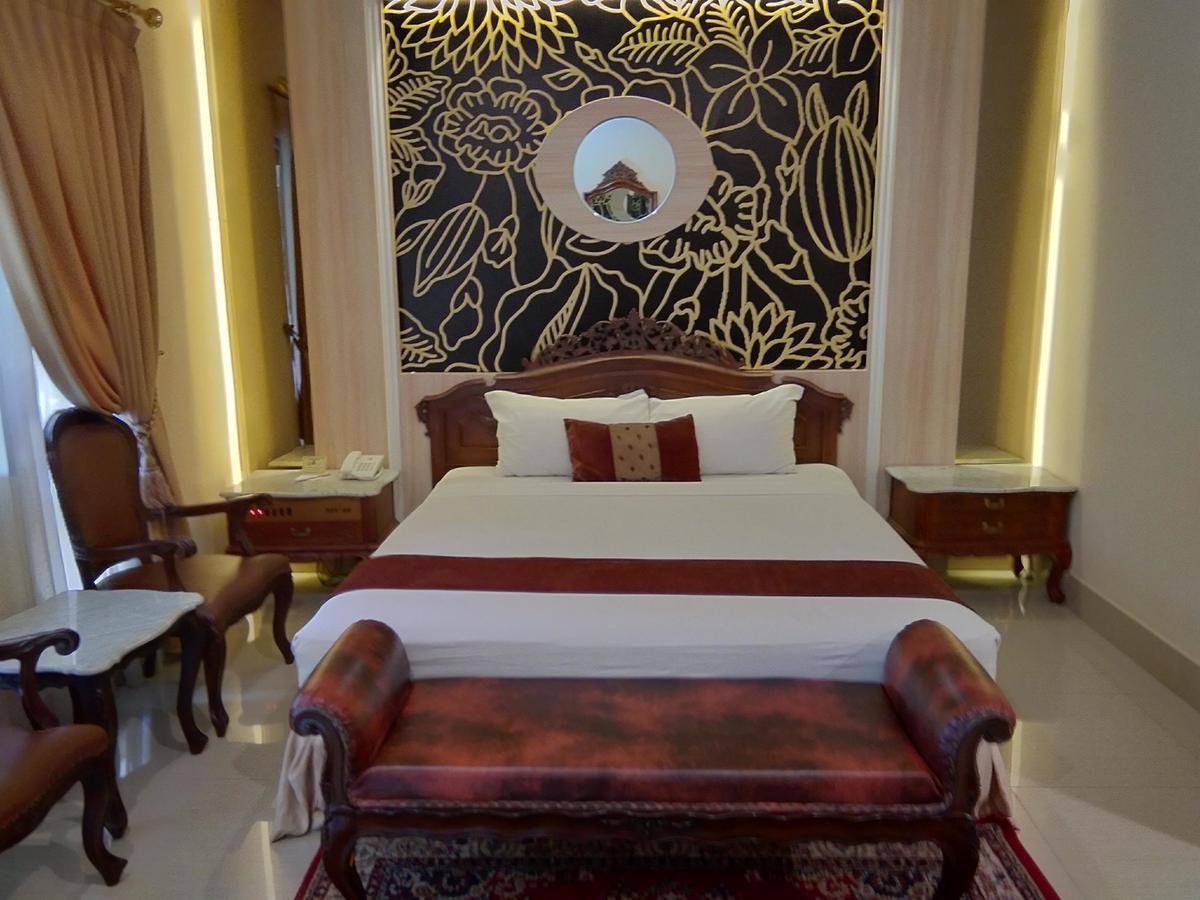 Hotel Indah Palace Джокьякарта Экстерьер фото