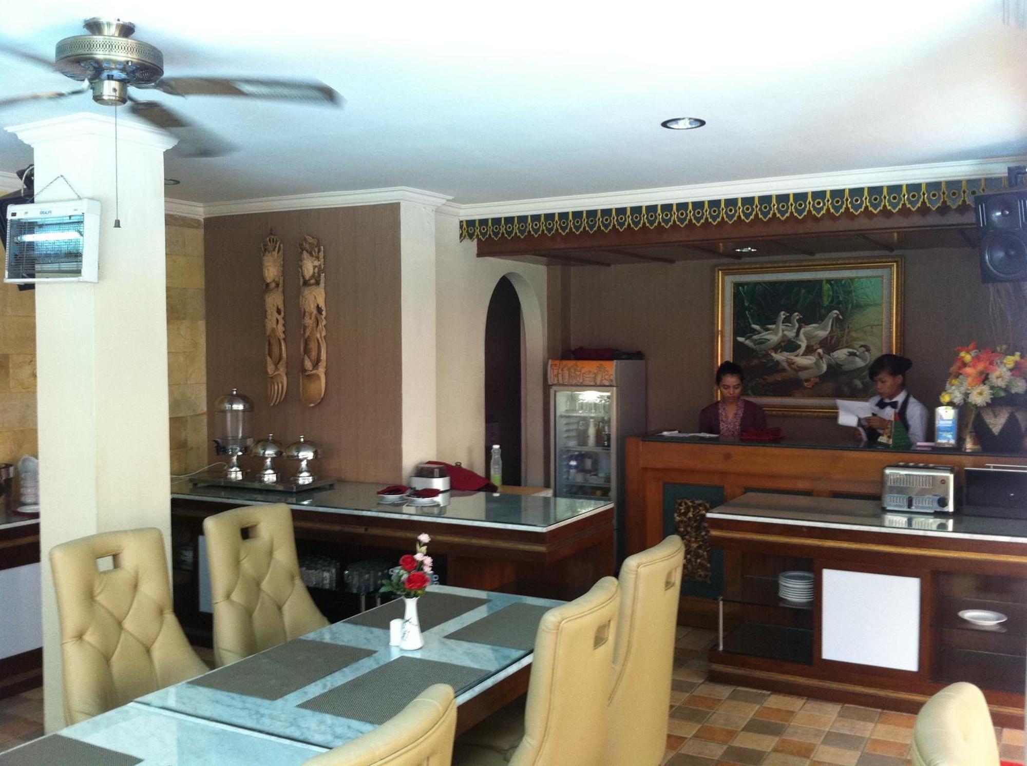 Hotel Indah Palace Джокьякарта Экстерьер фото