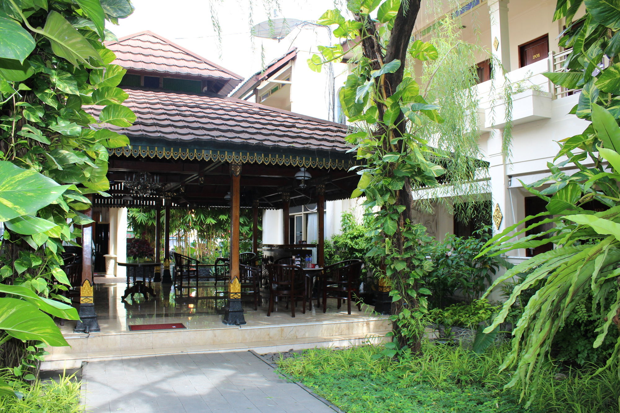 Hotel Indah Palace Джокьякарта Экстерьер фото