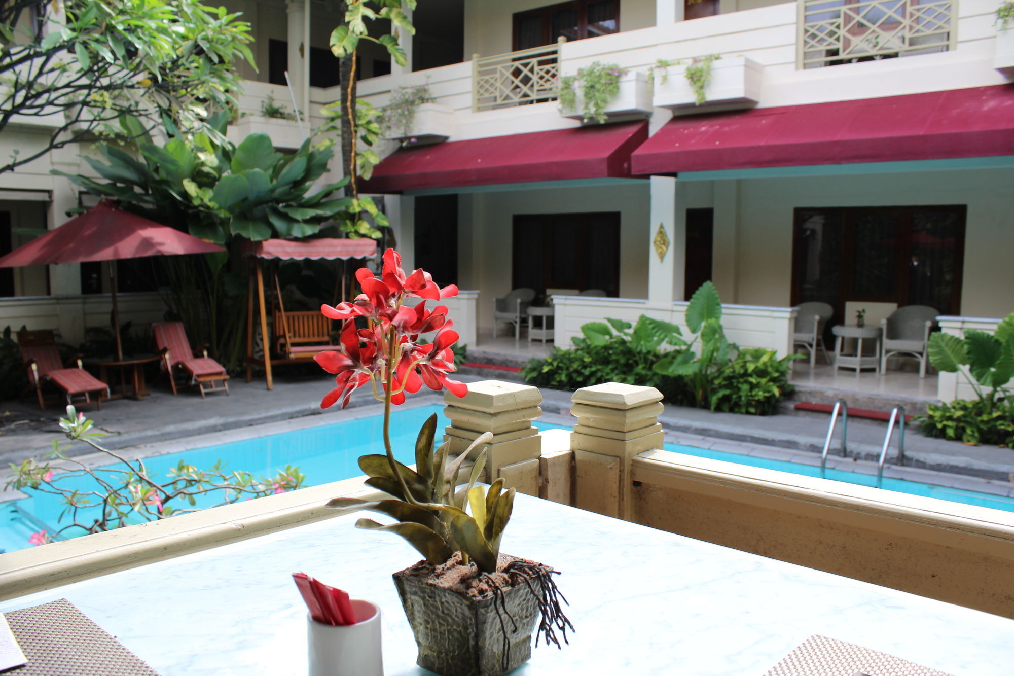 Hotel Indah Palace Джокьякарта Экстерьер фото