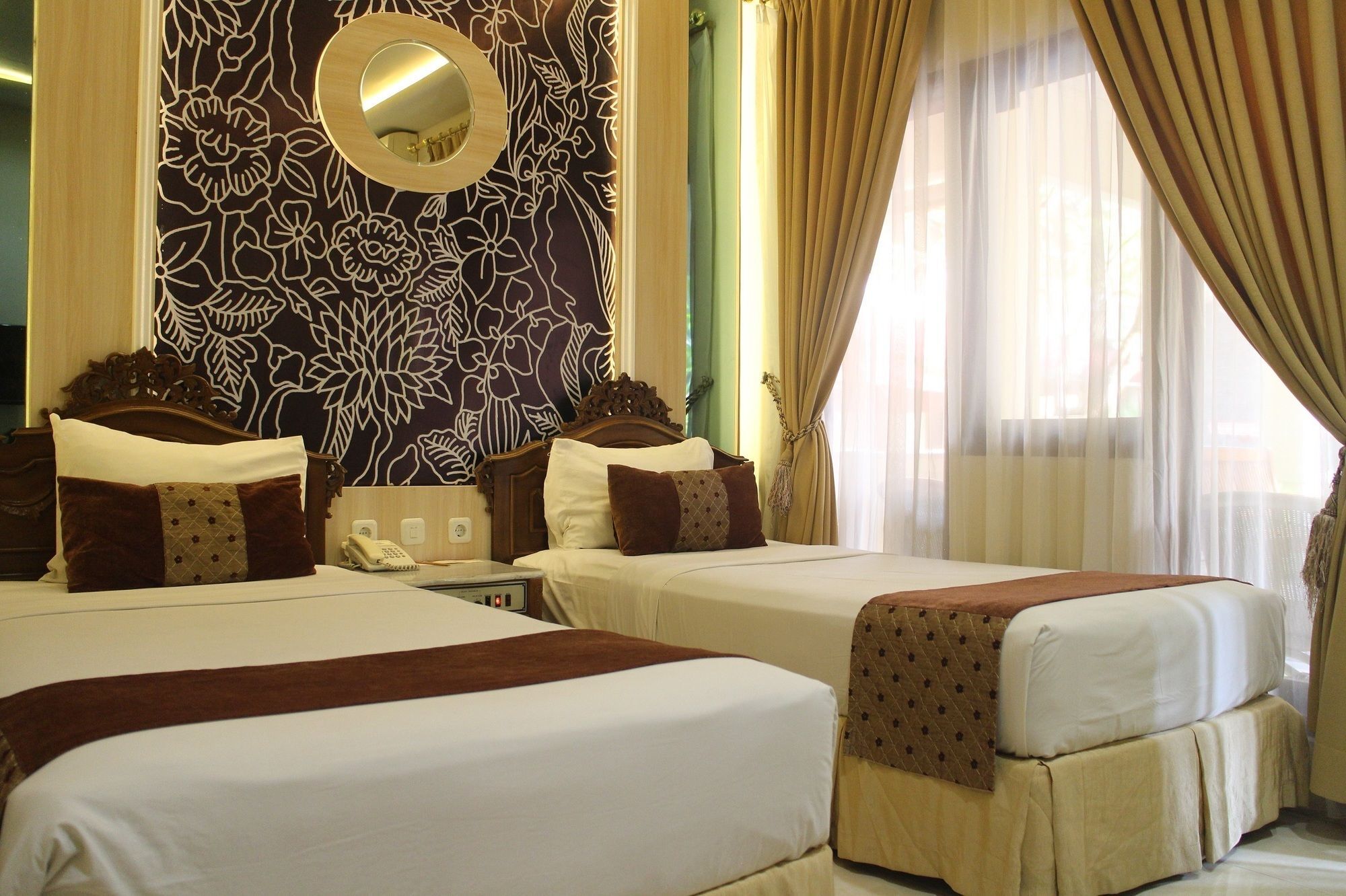 Hotel Indah Palace Джокьякарта Экстерьер фото